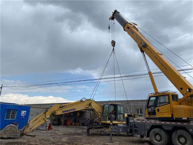 阜康市25吨吊车的工作半径是多少？